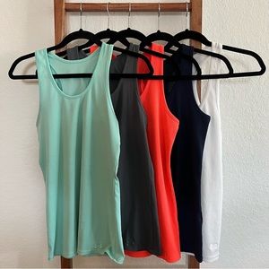 Bundle of 5 Under Armour Sport Tanks size M